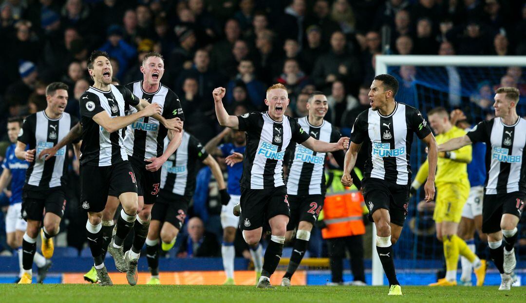 Los jugadores de Newcastle celebrando tras el empate en el último minuto.