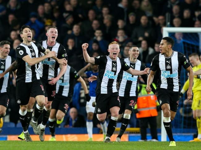 Los jugadores de Newcastle celebrando tras el empate en el último minuto.
