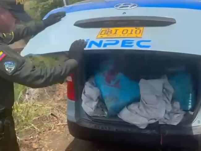 Incautan marihuana en vehículo adecuado con logos del Inpec en el Valle del Cauca
