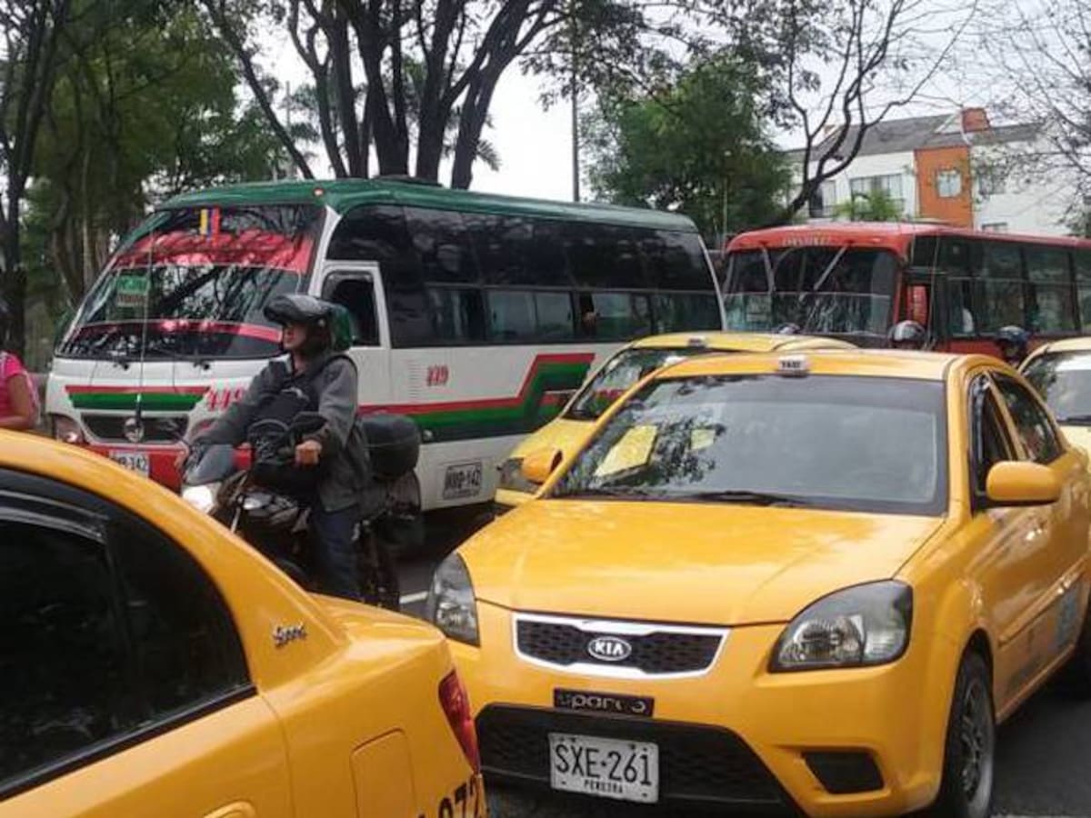 Taxistas de Pereira y Dosquebradas se unen al paro nacional con plan tortuga