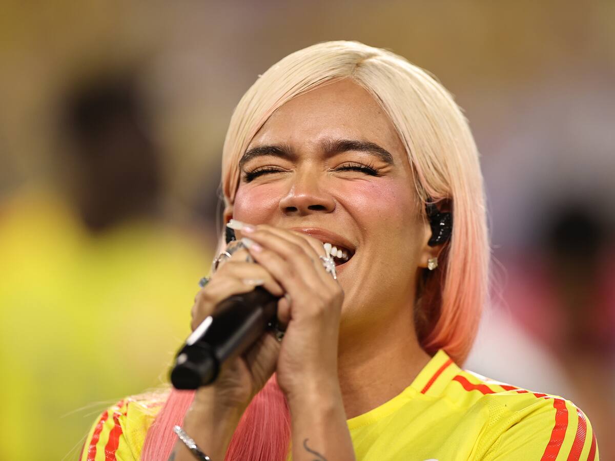 Karol G se lució en la final de la Copa América cantando el himno de Colombia