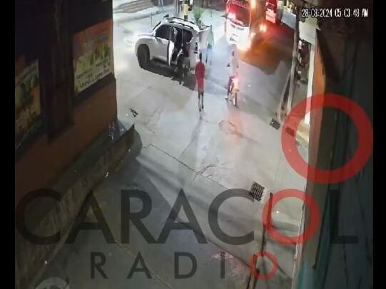 Momento en el que el Clan del Golfo evita la captura del sicario que iba a asesinar a un hombre