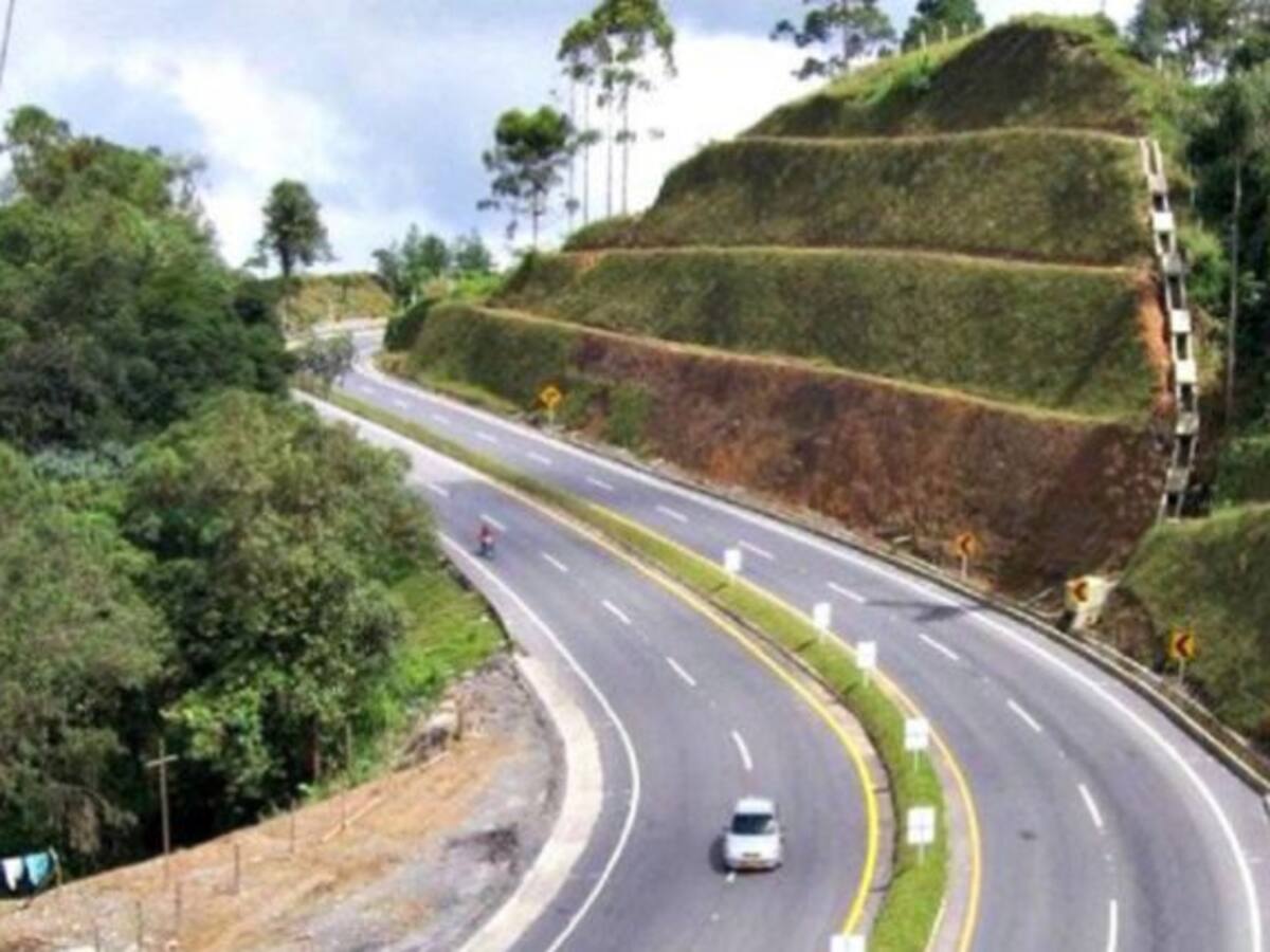 Las lluvias afectan vías de cuatro departamentos del país