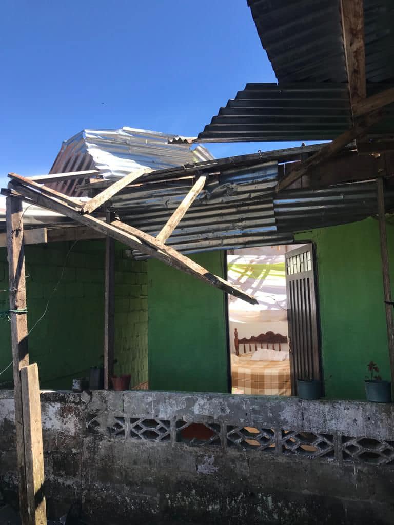 Casas destechadas por vendavales