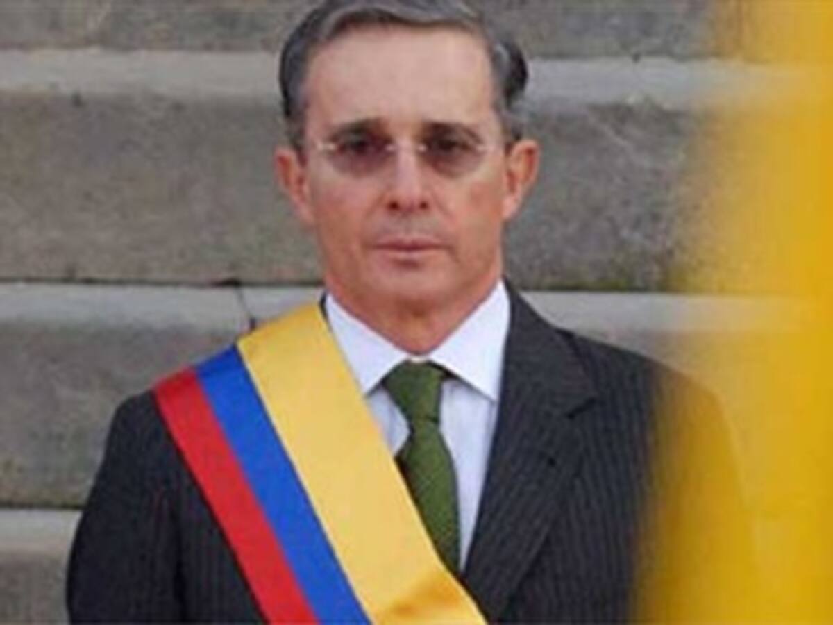 The Economist recomienda a Uribe desistir de su reelección