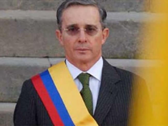 The Economist recomienda a Uribe desistir de su reelección