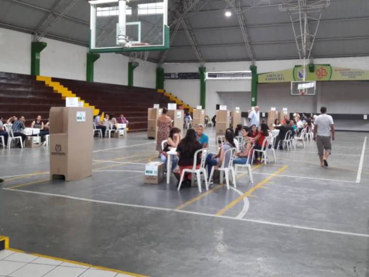 Poca asistencia en puestos de votación Armenia en consulta anticorrupción