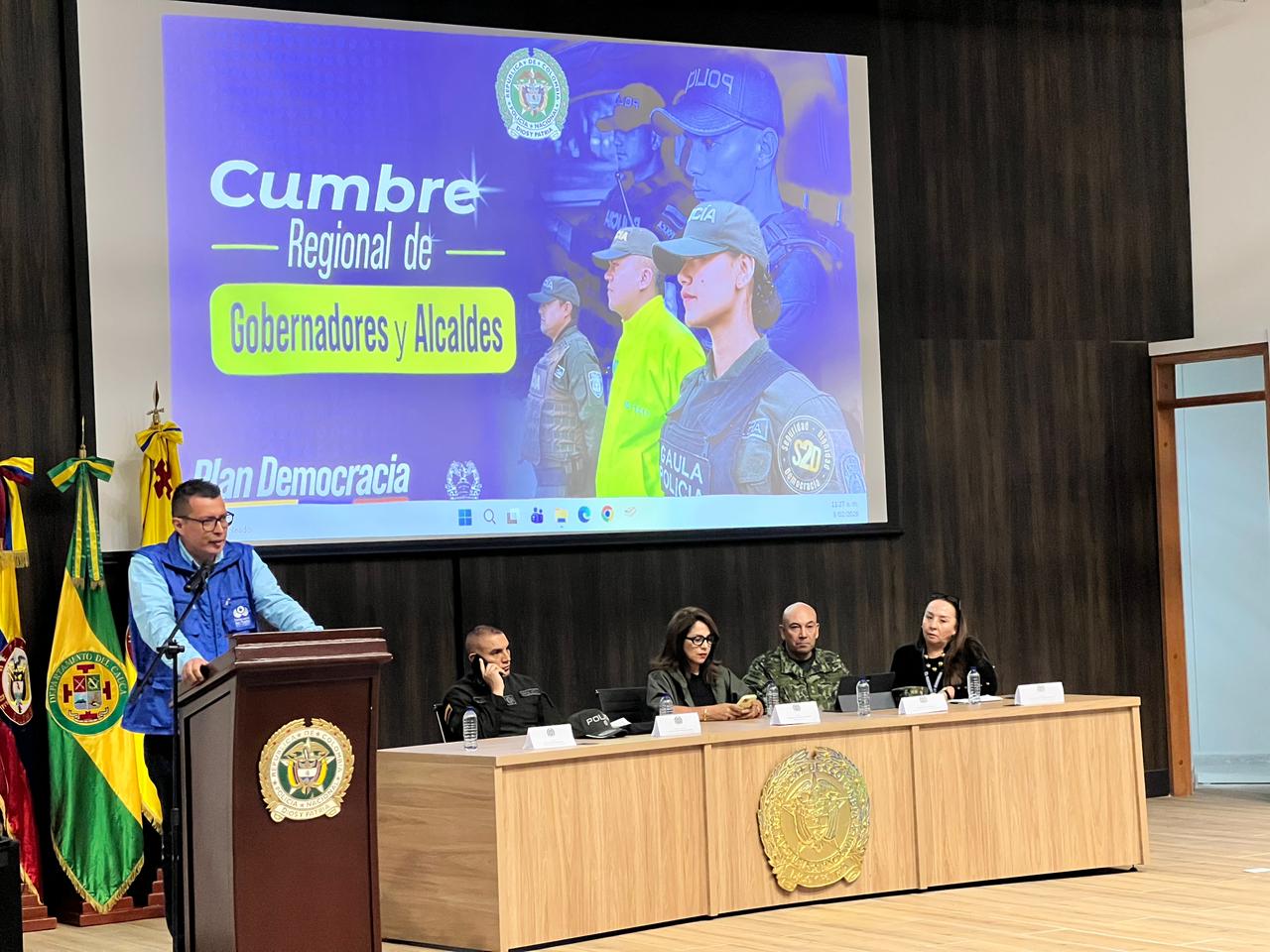 Cumbre regional de autoridades departamentales, municipales, electorales e instituciones del Estado. Crédito: Policía Nacional.