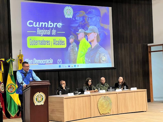 Cumbre regional de autoridades departamentales, municipales, electorales e instituciones del Estado. Crédito: Policía Nacional.