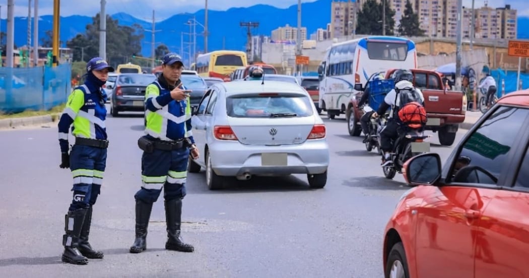 Evite multas por no notificar el respectivo cambio de color del vehículo. Foto Alcaldía Mayor de Bogotá