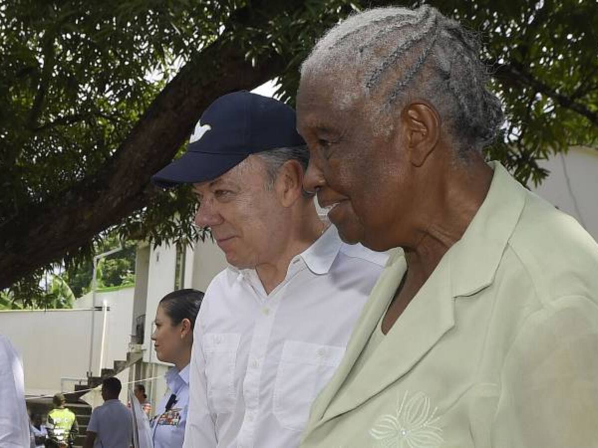 Santos destina más de $200.000 millones para energías renovables a zonas vulnerables