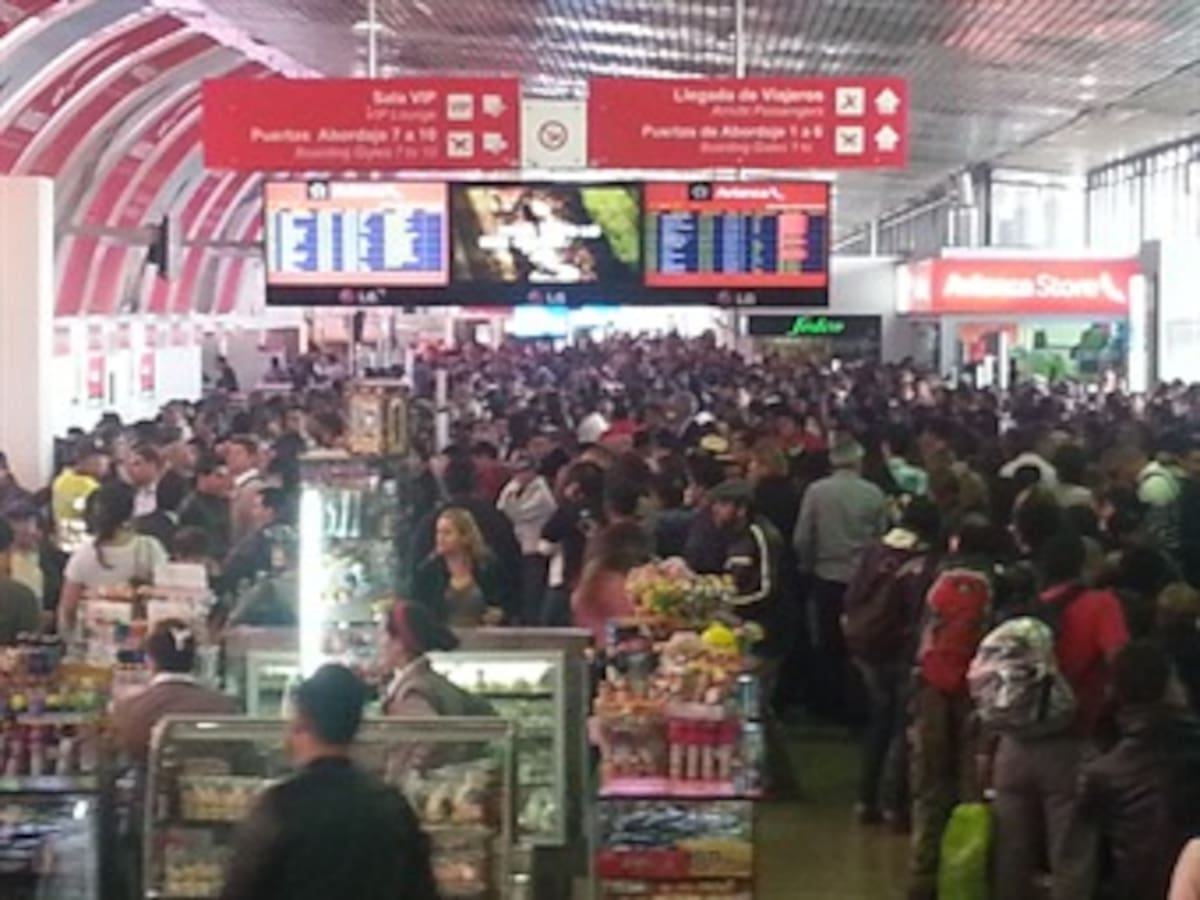 Caos en el Puente Aéreo, admite Ministra de Transporte