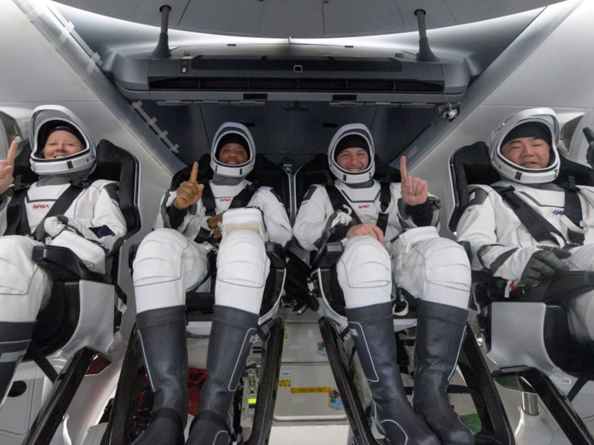 Nave de SpaceX con cuatro astronautas de la ISS regresó a la Tierra