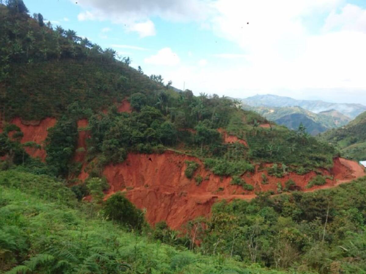 Una familia quedó sepultada tras una avalancha en Morales, Cauca