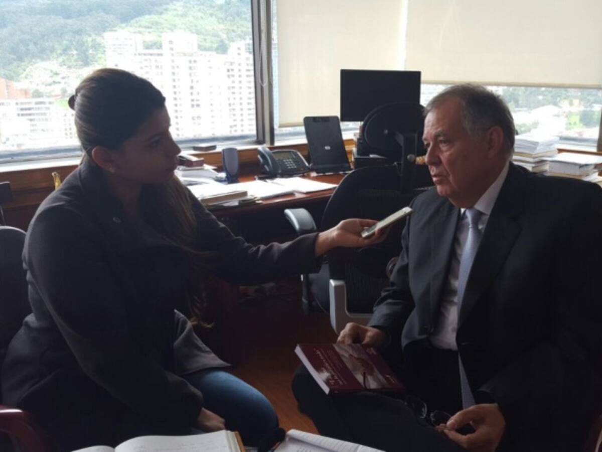 A punto de finalizar su periodo, procurador publicó libro sobre proceso de paz