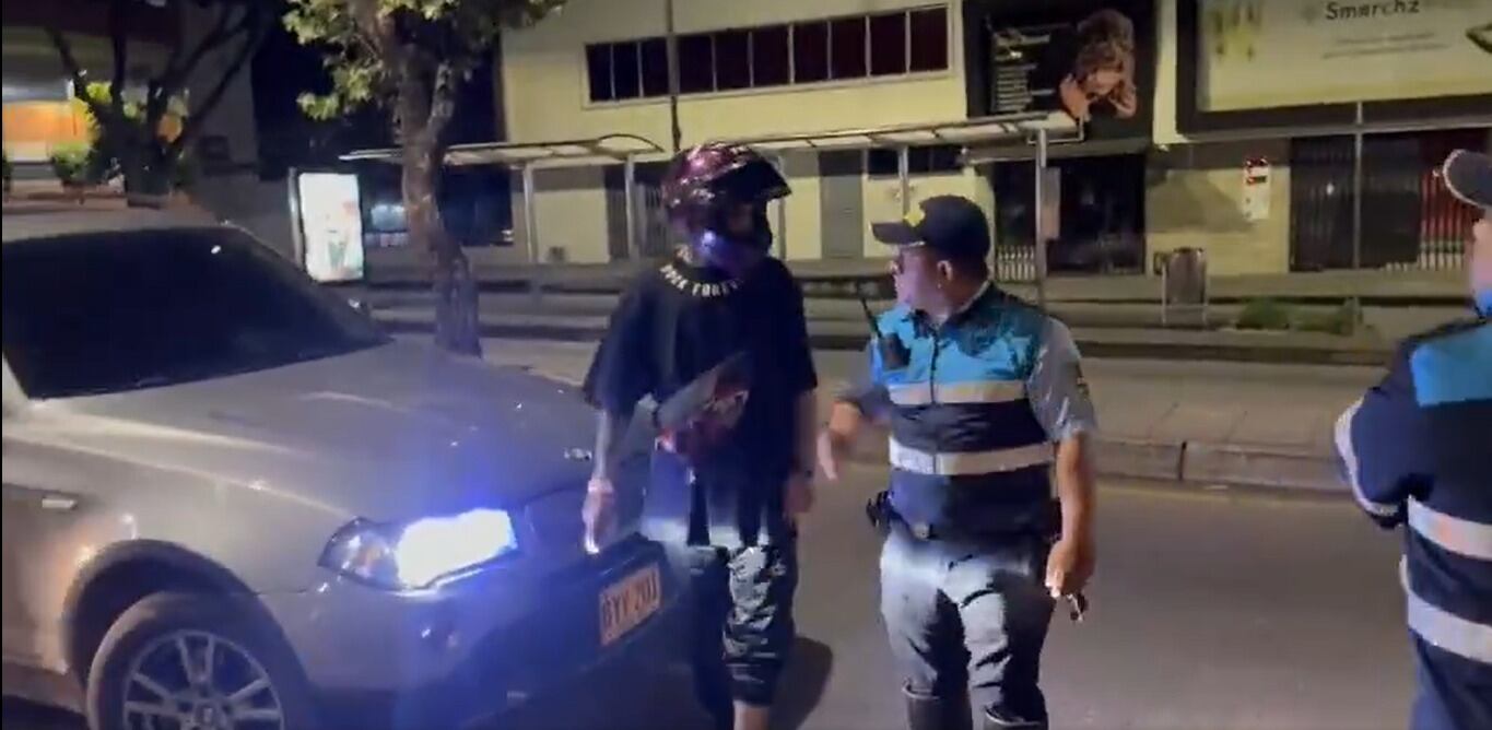 Conductor de moto amenazó a agente de tránsito con arma cortopunzante