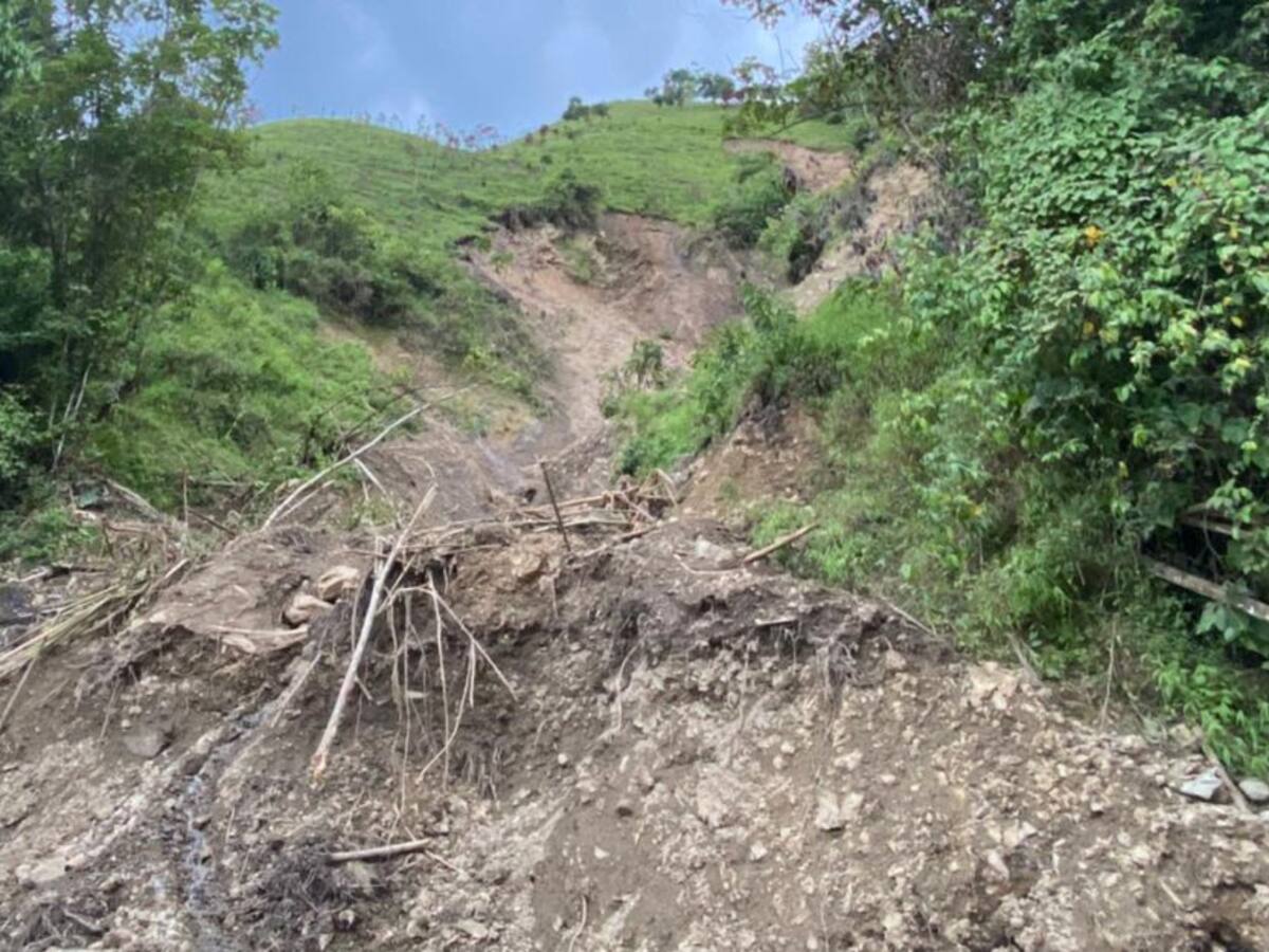 Habilitan vía entre Aranzazu y Salamina, tras derrumbe por las lluvias