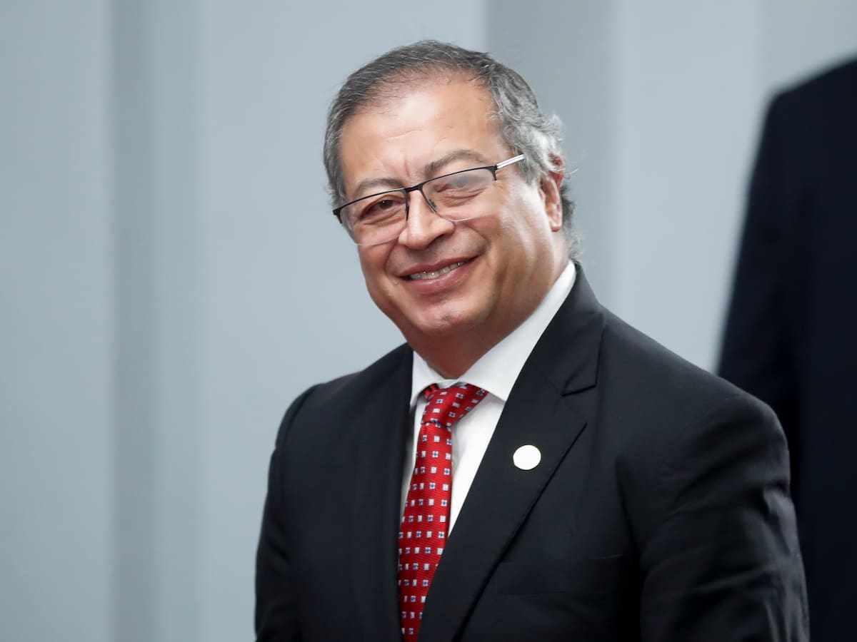 Petro entregó pabellón nacional a delegación que competirá en Juegos Olímpicos de París