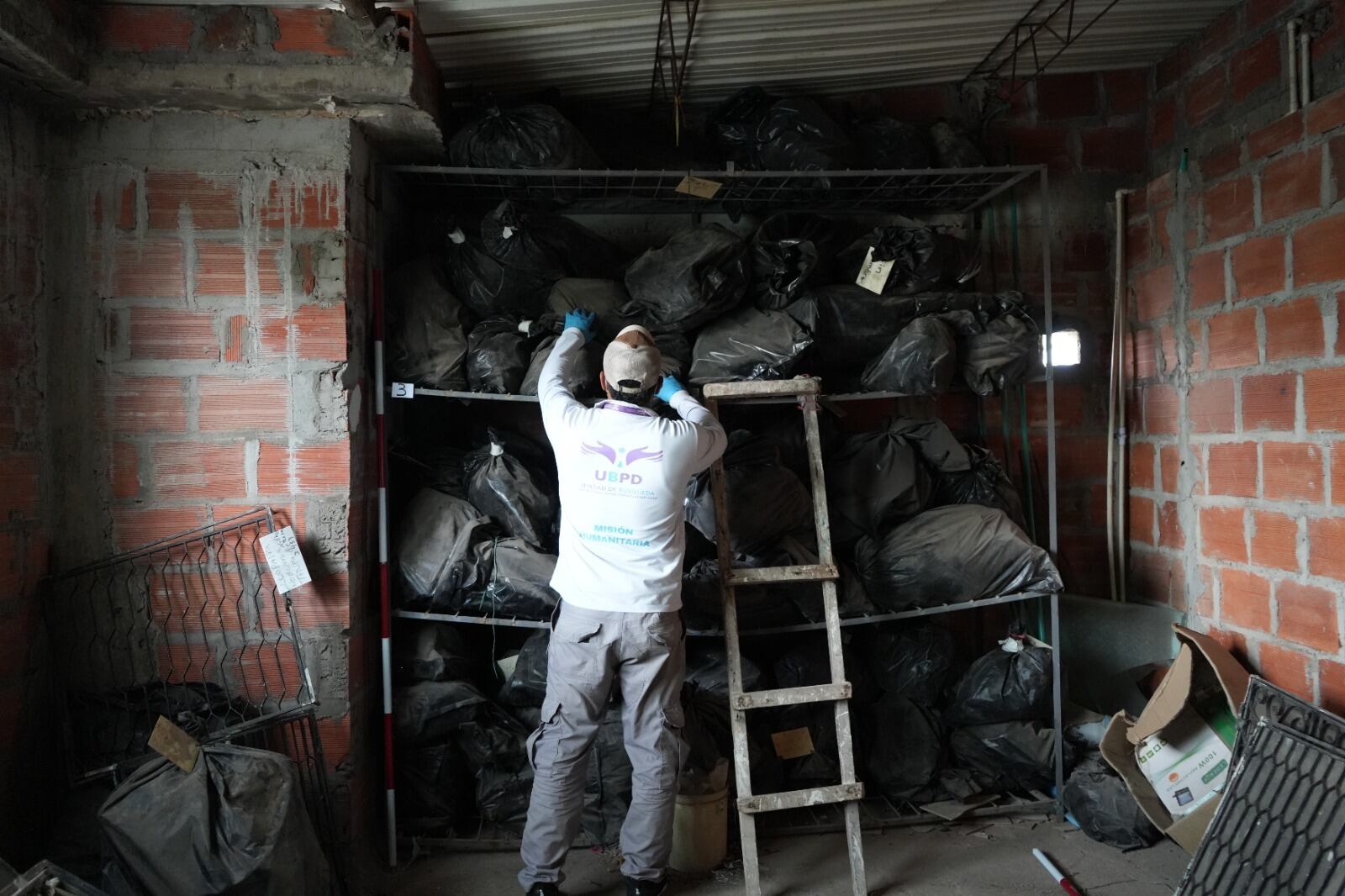 Los restos óseos fueron hallados en 34 contenedores del cementerio del municipio Agustín Codazzi (Cesar). Foto: UBPD.