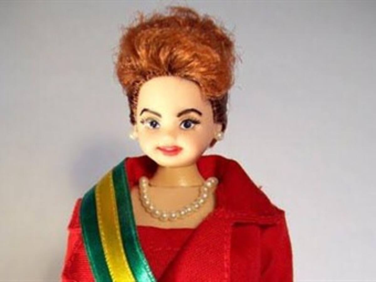 Artista brasileño diseña 'Barbie' de Dilma Rousseff