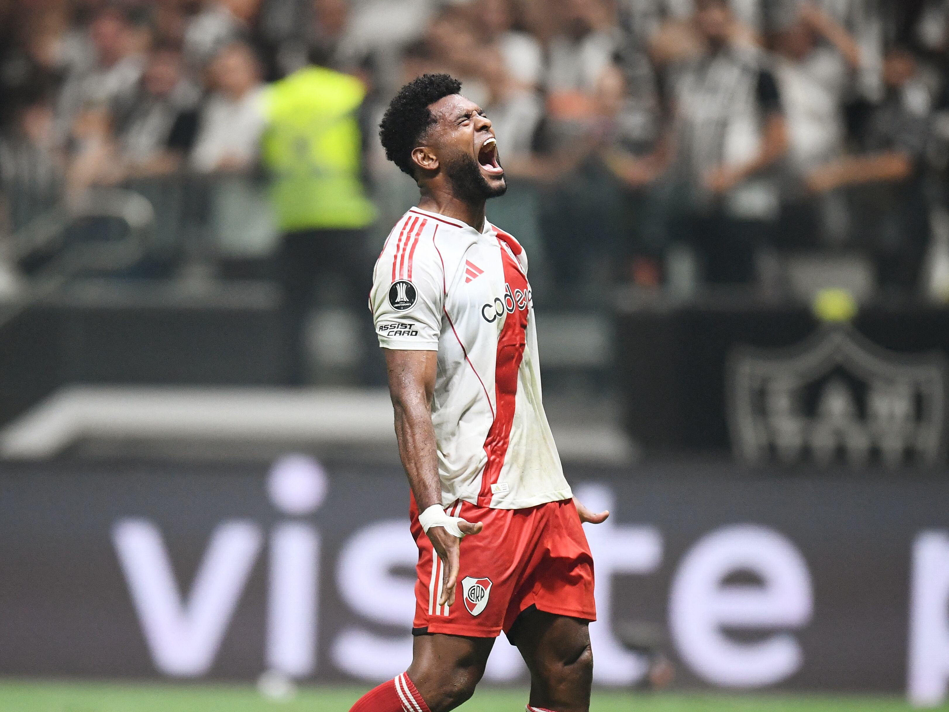 Miguel Ángel Borja se lamenta durante el partido de River Plate ante Mineiro. (Photo by GLEDSTON TAVARES/AFP via Getty Images)