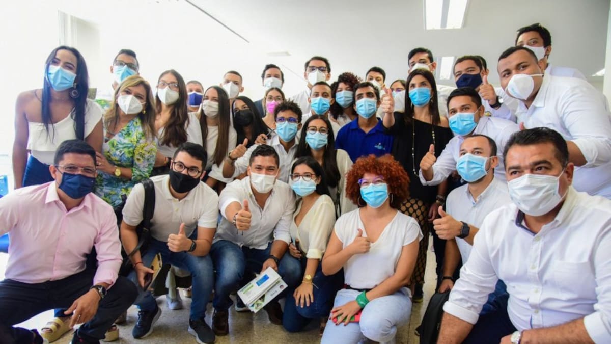 Cambiar el servicio militar obligatorio por "servicio social obligatorio"