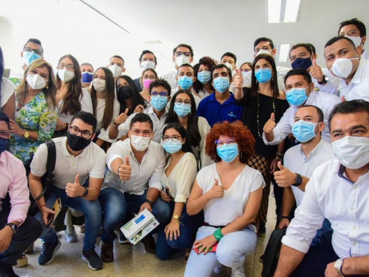 Cambiar el servicio militar obligatorio por "servicio social obligatorio"