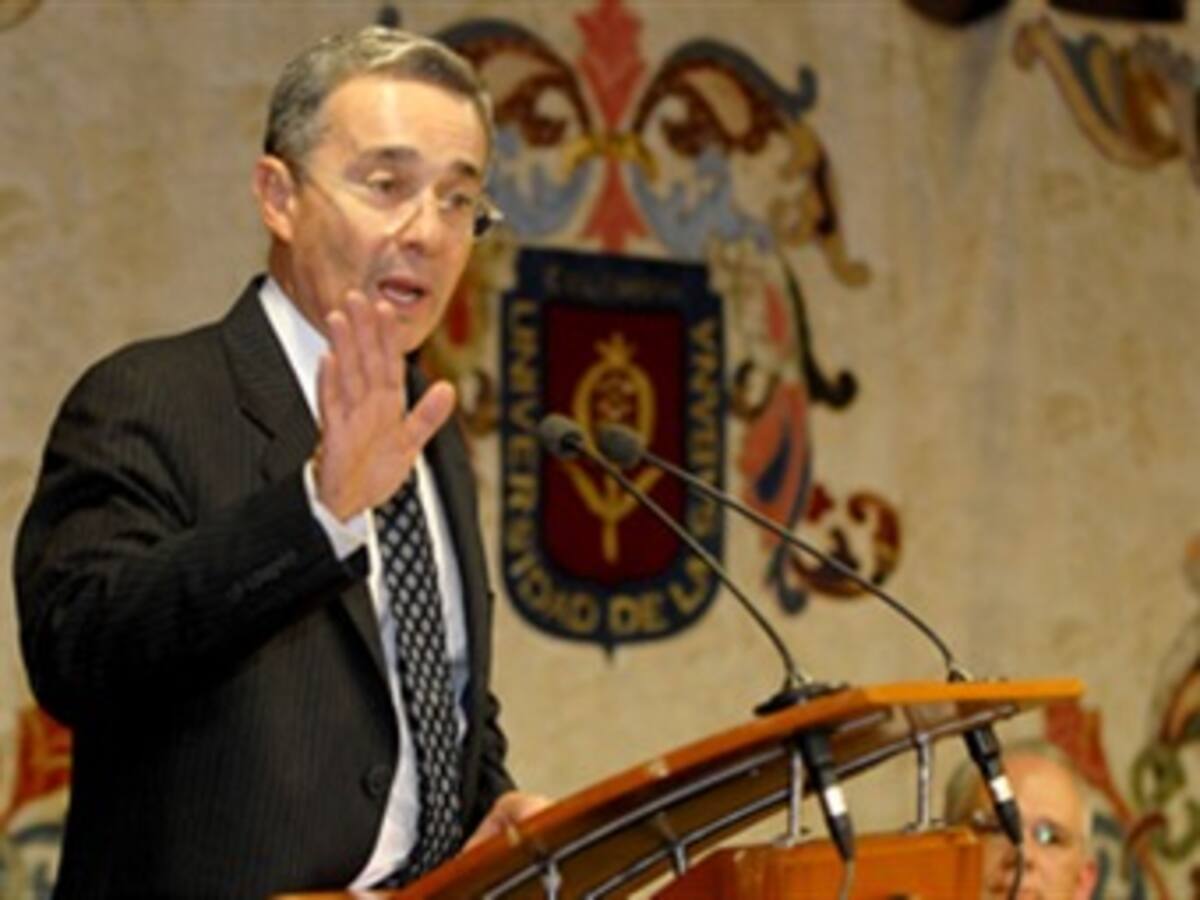 Por el bien de las relaciones internacionales no dejaré de reclamar respeto para los colombianos: Uribe