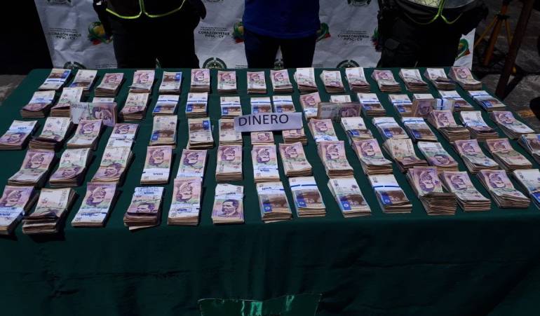 Dinero incautado en dos caletas