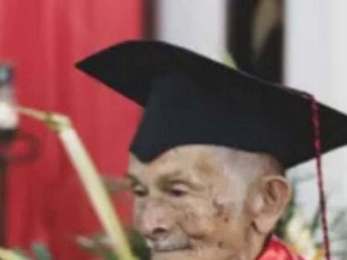 A sus 78 años, Antonio obtuvo el título de bachiller