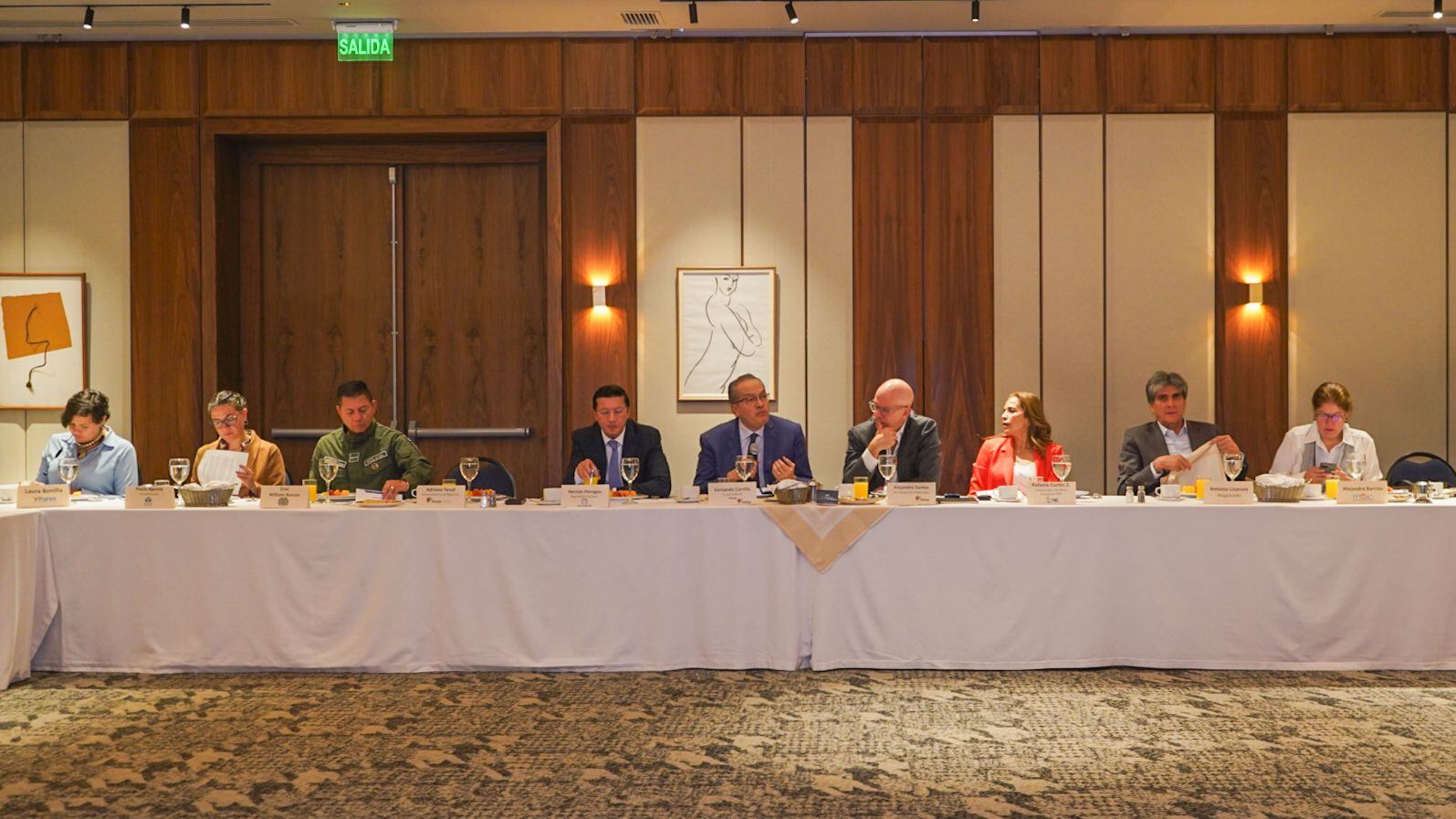 En medio de un contexto de polarización, distintos sectores se reunieron para advertir que las amenazas a la democracia van más allá del día de votación. | Foto: Prisa Media