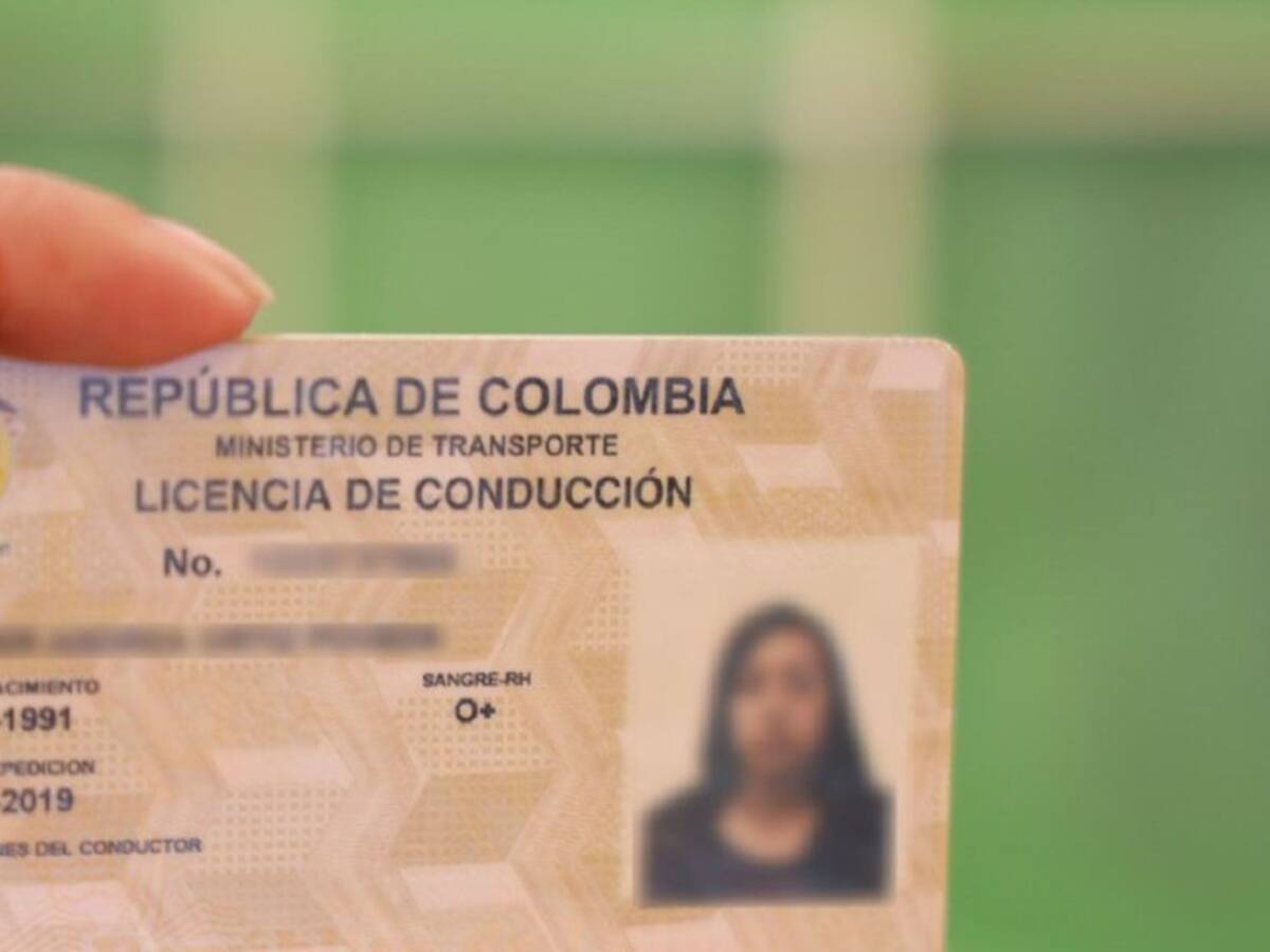¿Cuál es la situación de expedición de licencias de conducción y placas en el Quindío?