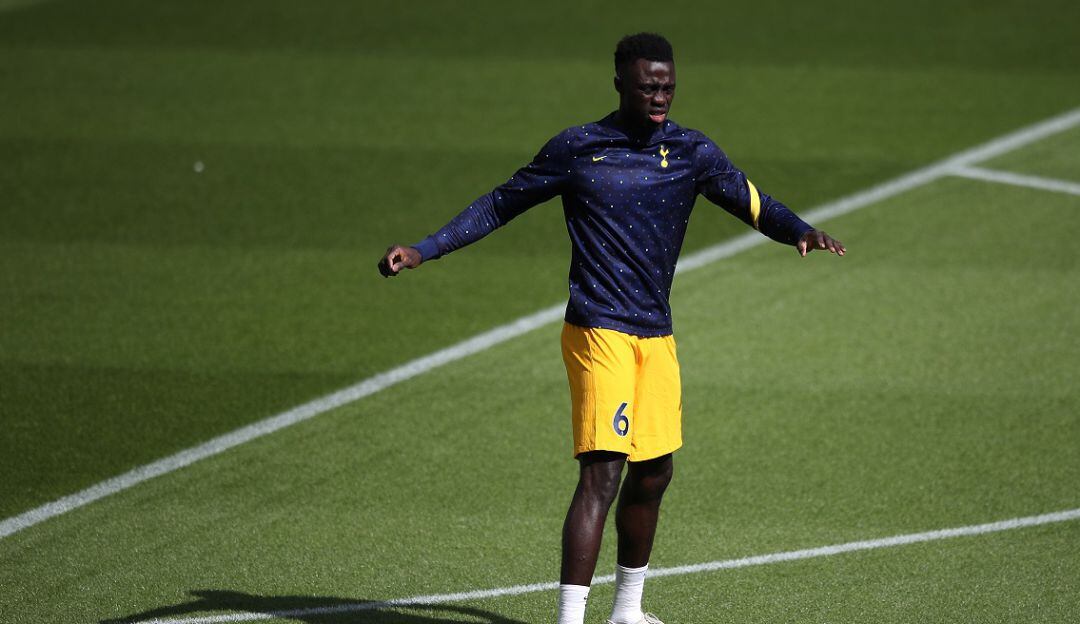 Davinson Sánchez rechaza comentarios racistas en su contra