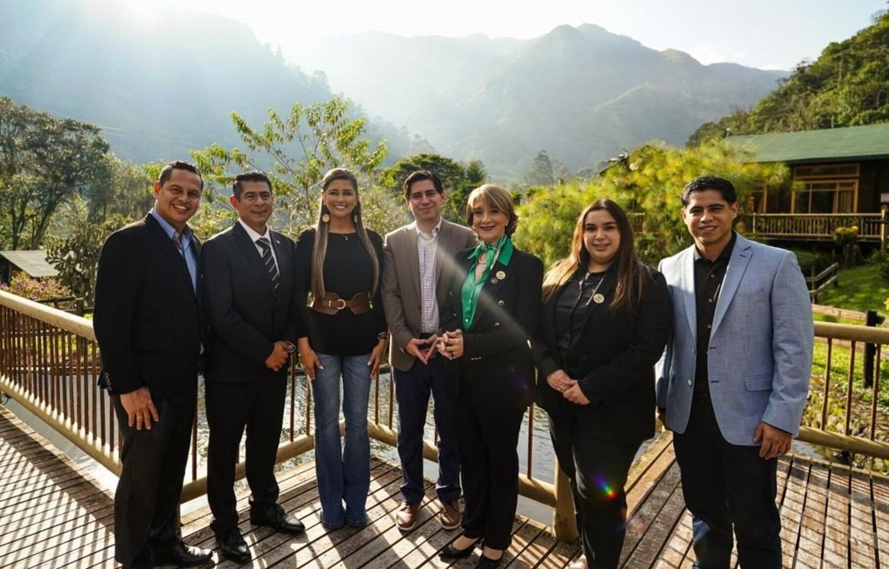 La gobernadora Adriana Magali Matiz junto a los empresarios mexicanos. 