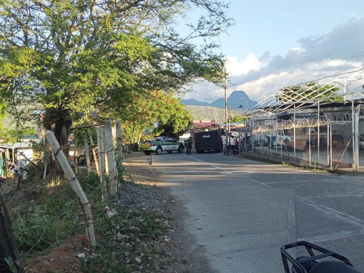 Ataque con drones explosivos deja tres policías heridos en El Bordo, Cauca
