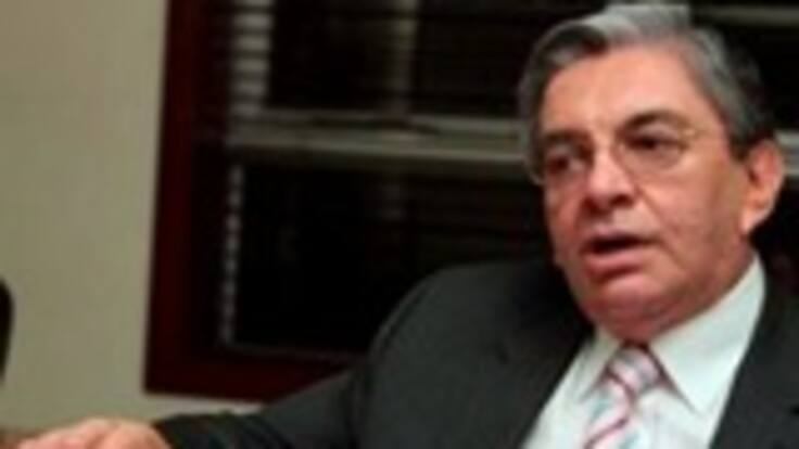El gobierno nacional prestará ayuda a las familias para la repatriación de los colombianos asesinados en Venezuela. Habla el ministro del Interior, Fabio Valencia.