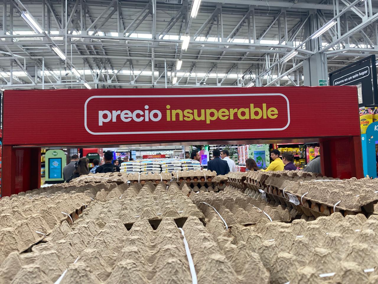 Grupo Éxito bajo los precios de sus productos con la etiqueta roja “Precio Insuperable”. Vangrieken. A (2024).