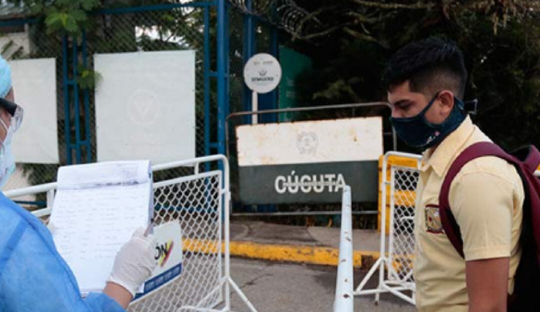 Padres de niños venezolanos denuncian dificultades en el transporte escolar