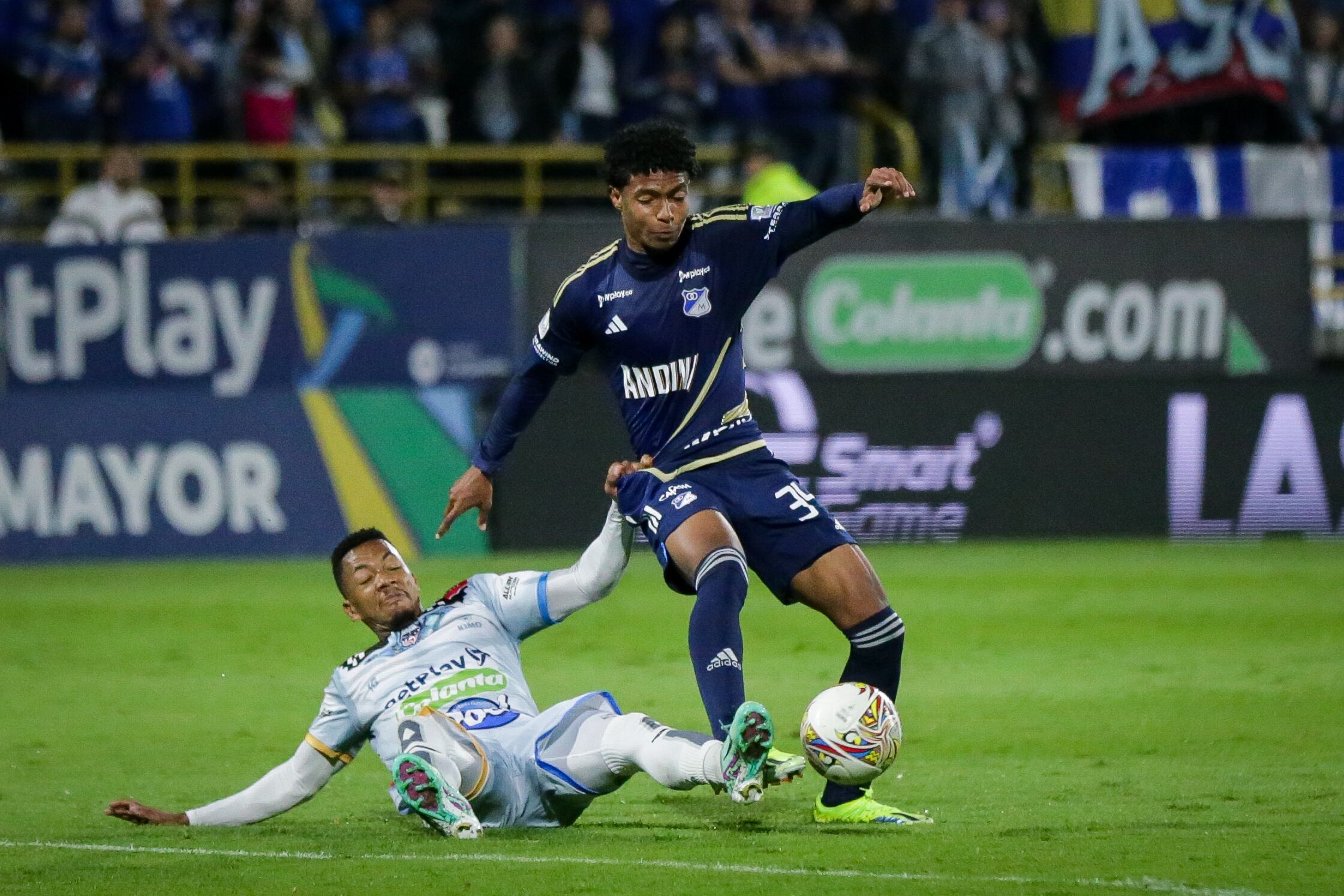 Duelo de Liga entre Millonarios y Fortaleza en Techo. (Colprensa - Mariano Vimos)