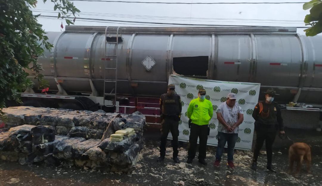 La hierba debidamente empacada, estaba camuflada en medio de un cargamento de melaza de un camión cisterna