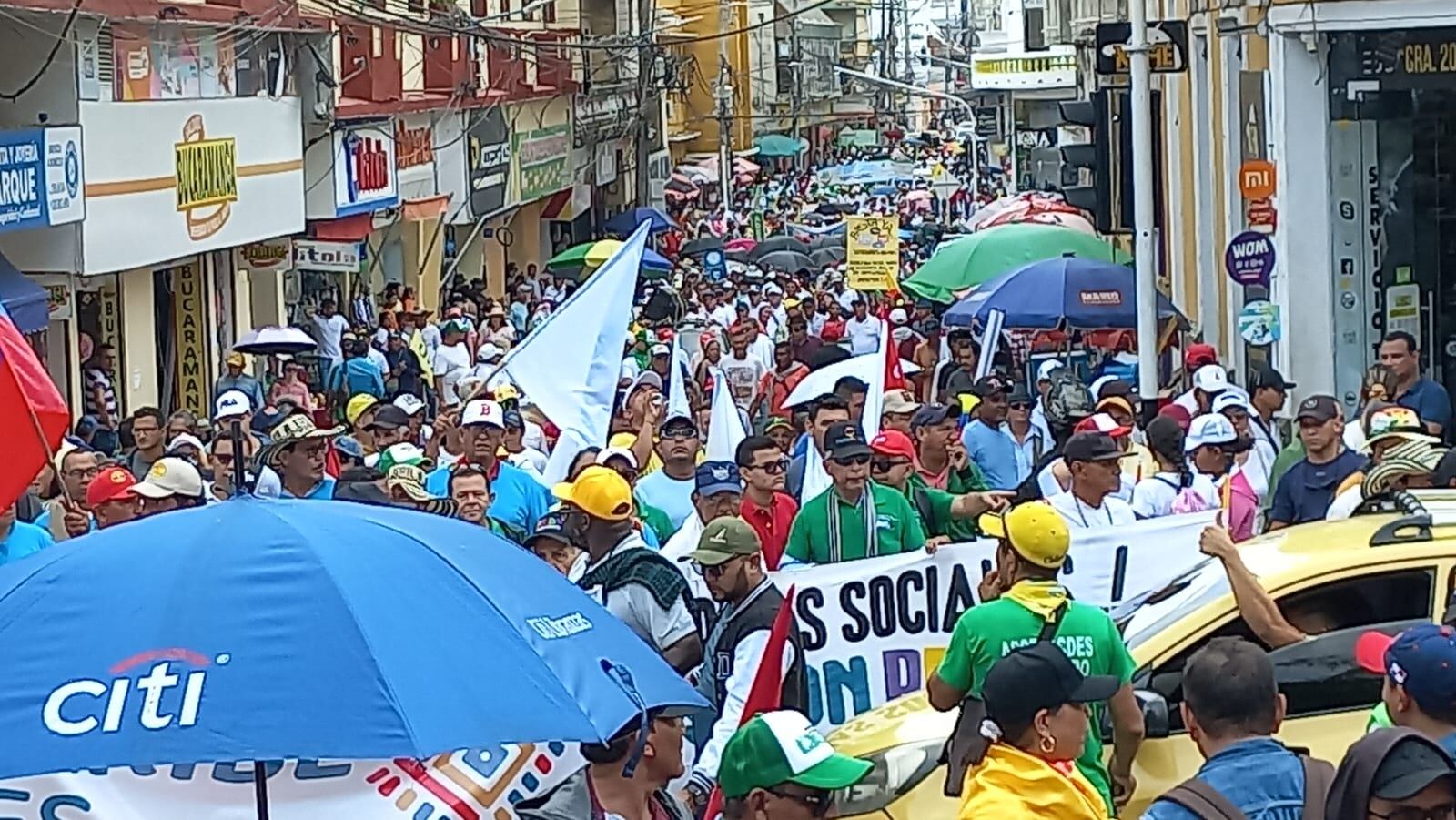 Masiva participación de trabajadores y gremios en la marcha del 1 de mayo en Sincelejo y en apoyo al Gobierno.