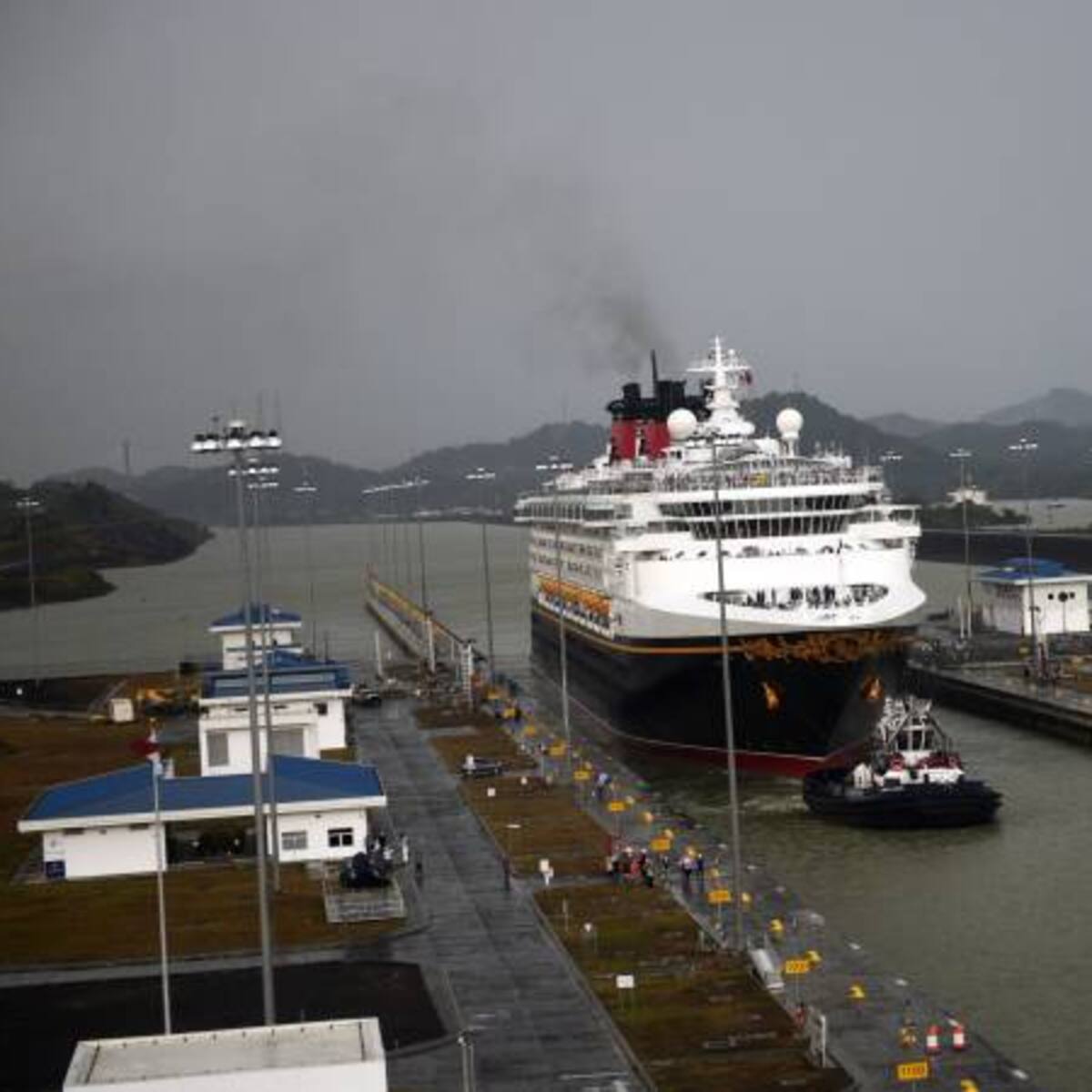 Canal de Panamá estudia construir un gasoducto para ampliar sus negocios