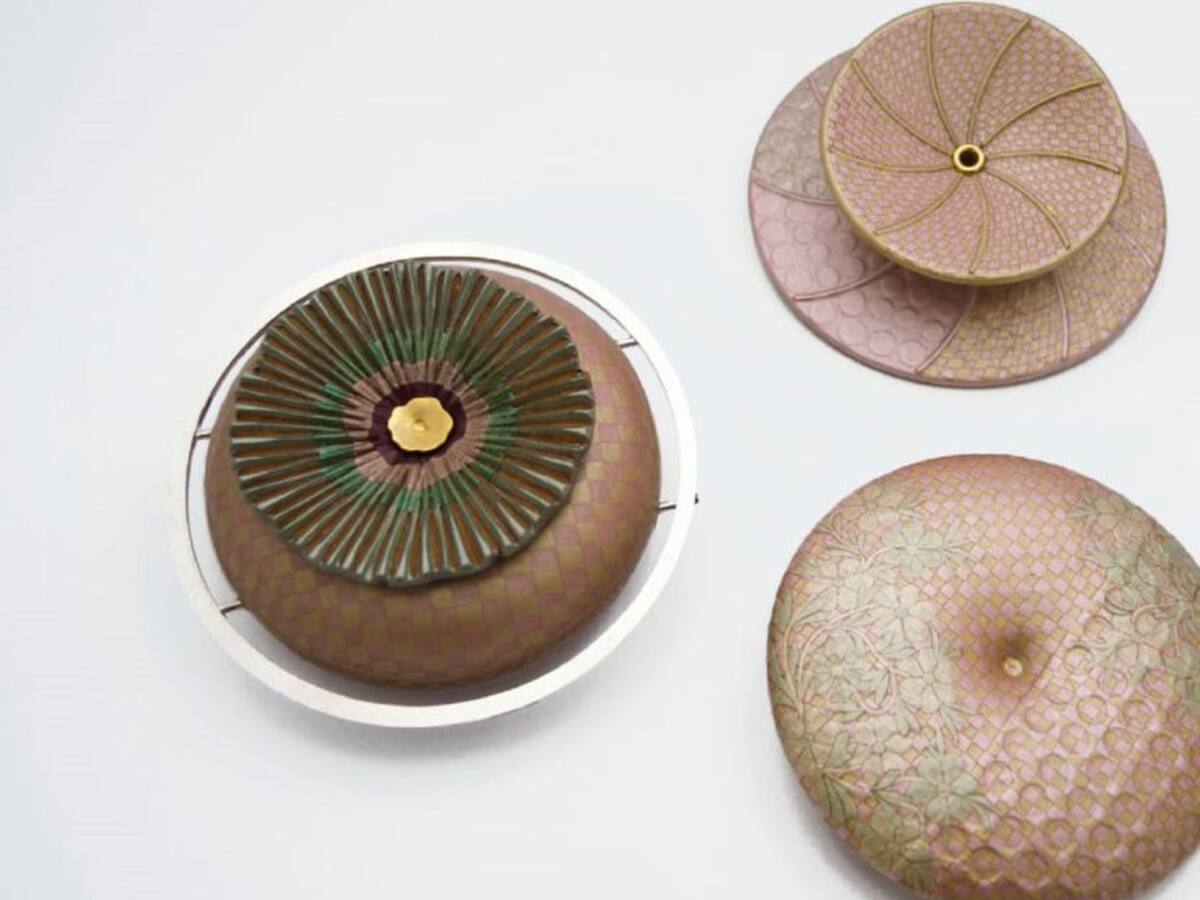 Broches, con la técnica del Barniz de Pasto, ganan el “Grand Prize” en Japón