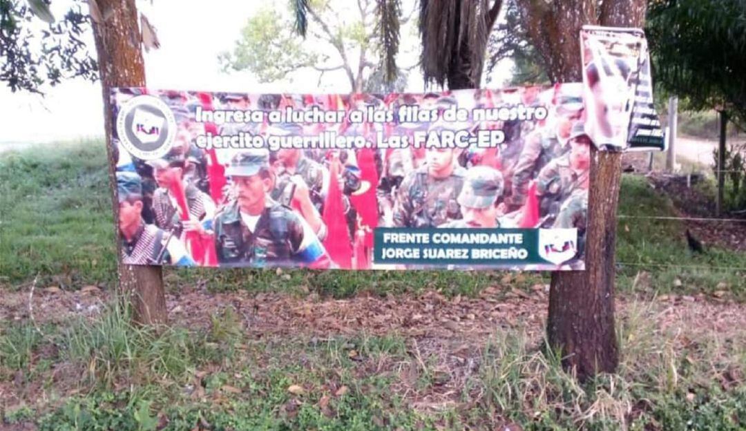  Pasacalles y pendones con logos de las FARC ubicados en vías de municipios del Caquetá, invitan a menores ser parte de disidencias.
 