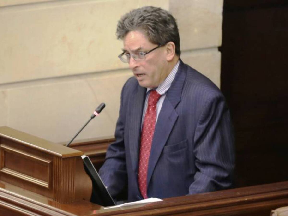 Gobierno considera como aclarada polémica por 'bonos de Carrasquilla'