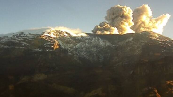 Volcán Nevado del Ruiz registra un leve incremento en su energía: Ingeominas