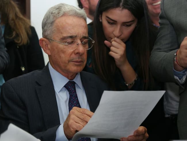 El entramado de testigos en el proceso contra Álvaro Uribe