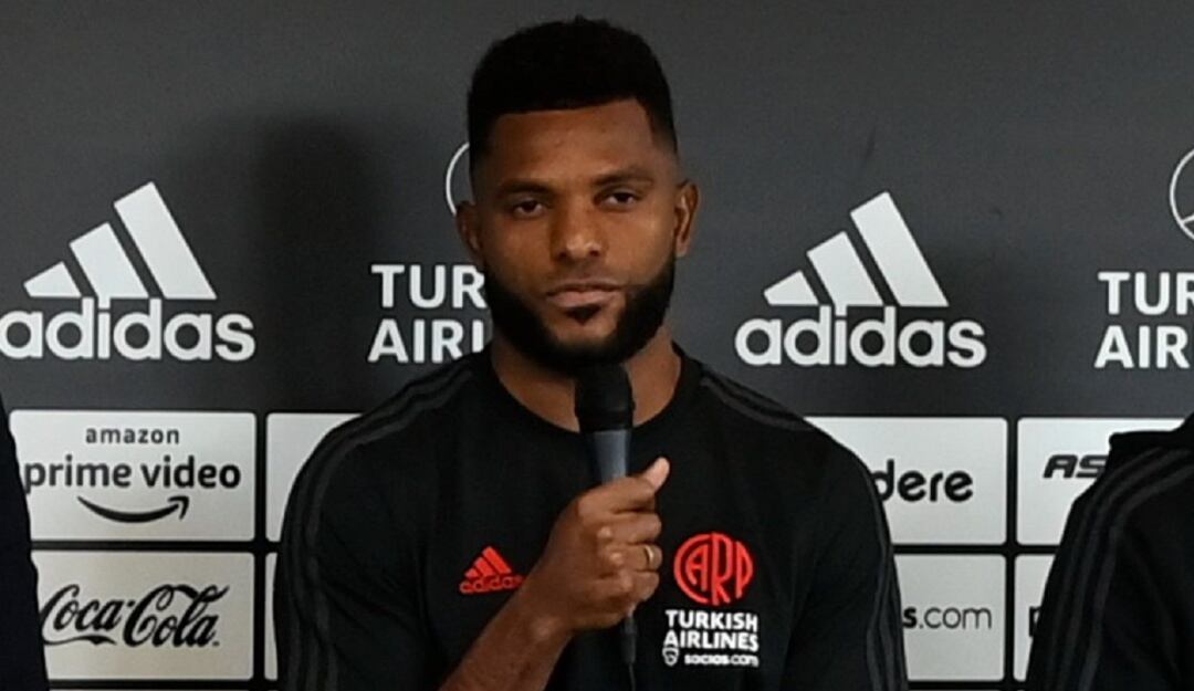 Miguel Ángel Borja en su presentación como nuevo jugador de River Plate.