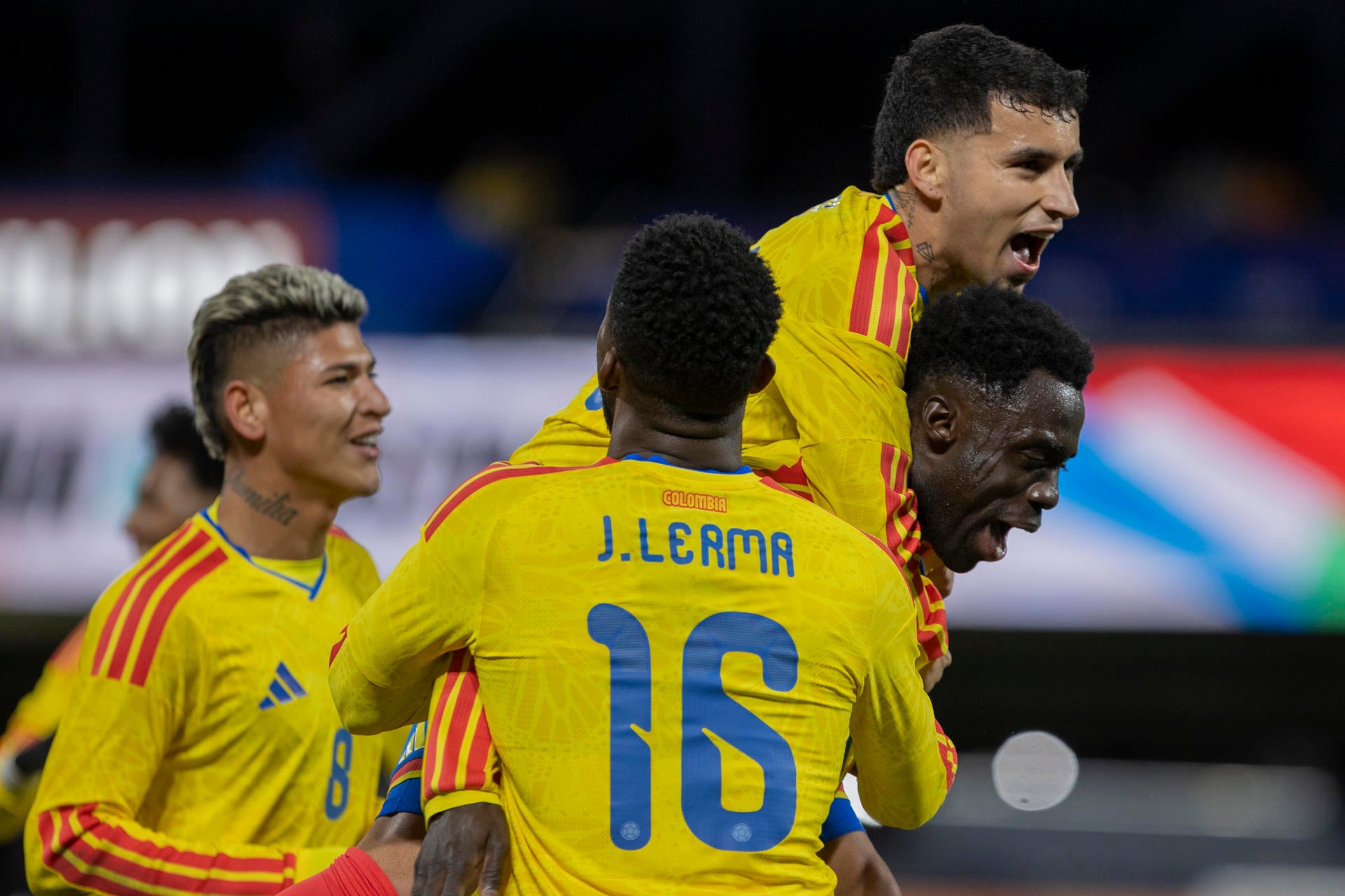 Los jugadores de la Selección Colombia celebra uno de los goles contra Australia. (Estados Unidos). EFE/ Angel Colmenares