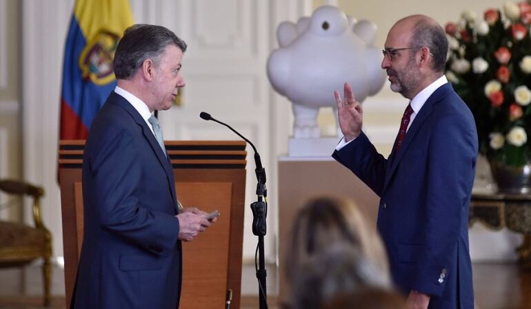 El presidente Santos posesiona a Camilo Sánchez como nuevo ministro de Vivienda